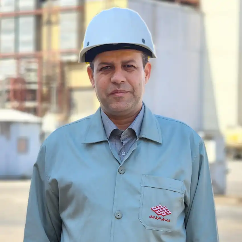 آقای مهندس صادقی، مدیر بخش اکریلیک 2